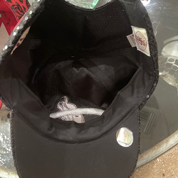 Two new adult Miami Heat caps!  Never worn and in perfect shape. Cleaning out - Picture 4 of 6